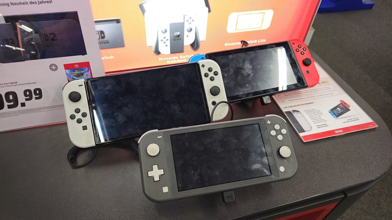 Original Nintendo Switch, Switch Lite and Switch OLED Model consoles side by side