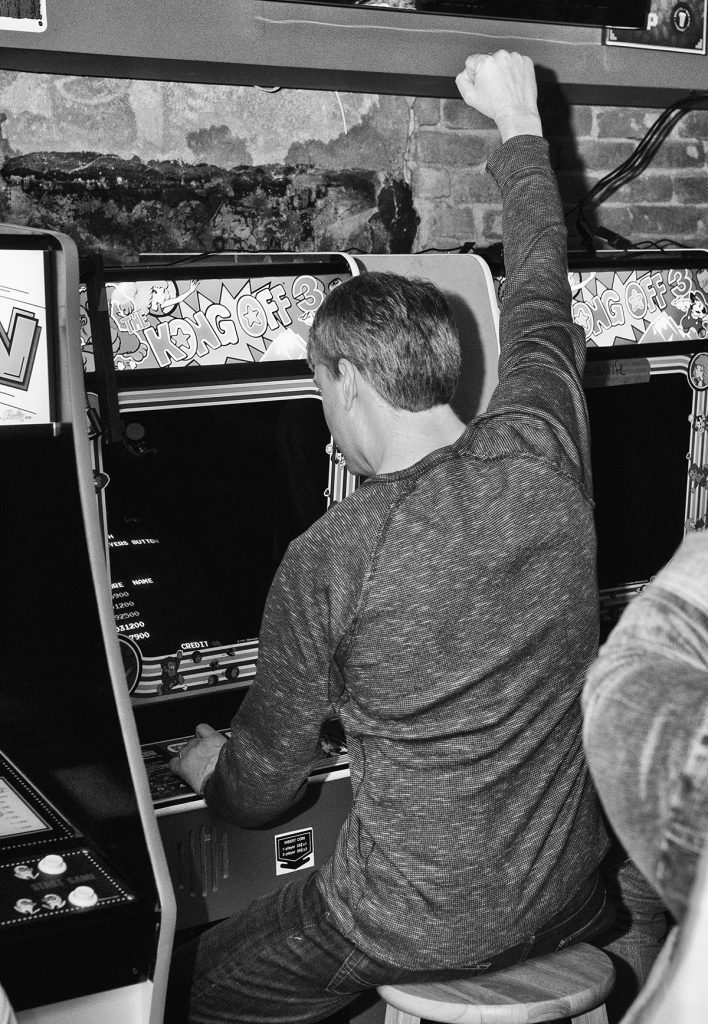 Steve Wiebe playing a Donkey Kong arcade cabinet at the Kong Off 3 in Denver